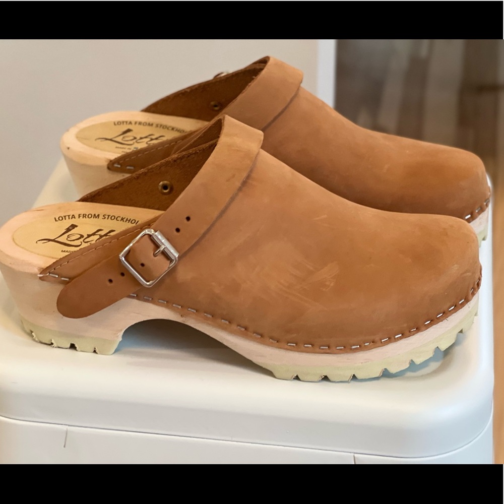 Lotta’s from Stockholm wood clogs. Never worn. See video for details. Size 41